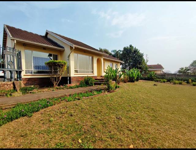 4 BEDROOM HOUSE FOR SALE IN BISLEY